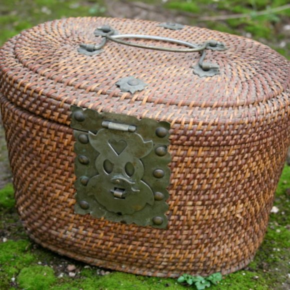 Vintage Chinese Tea Set in Basket Pot and Cups - Picture 2 of 6